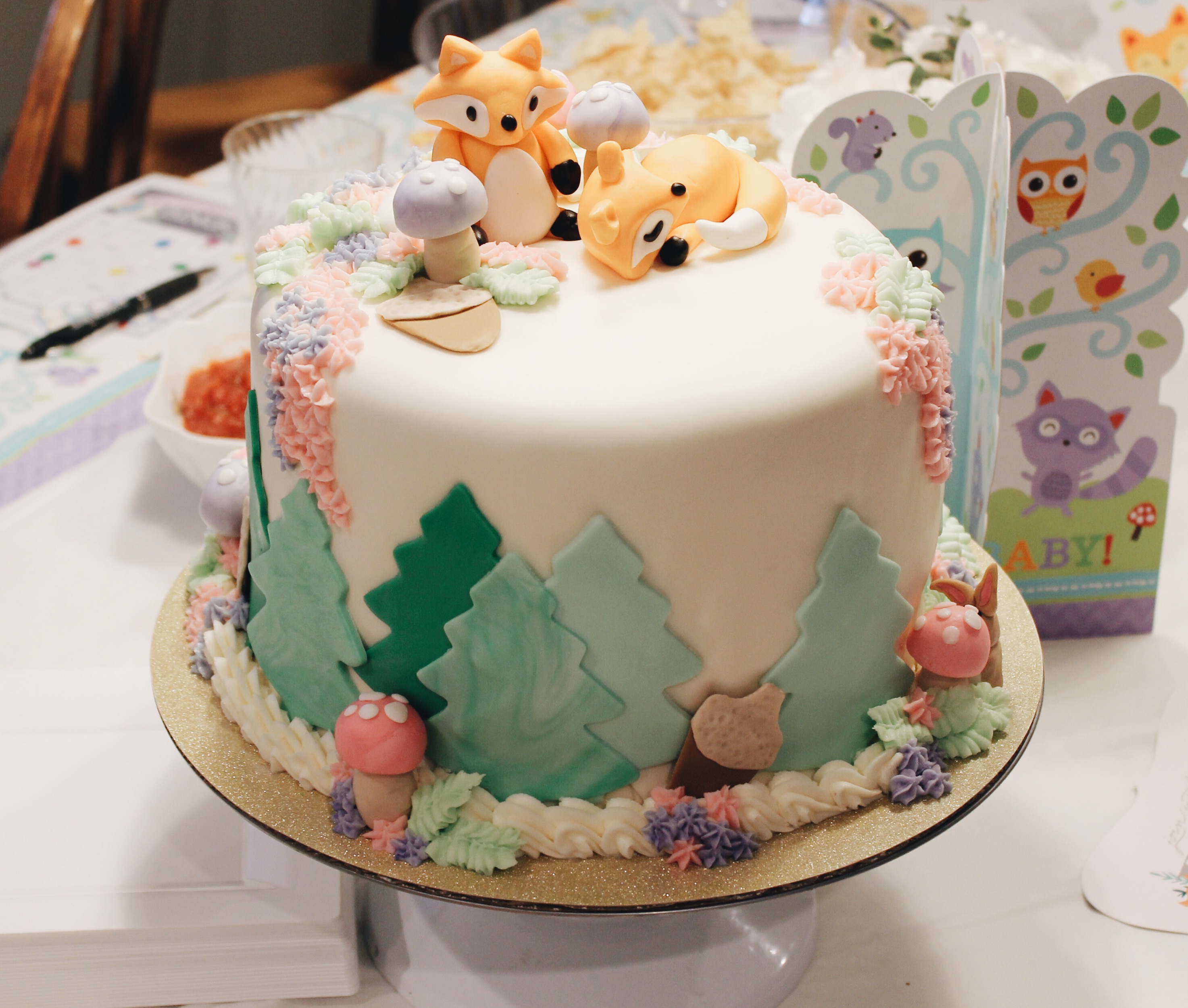 Adorable woodland animals baby shower themed cake | Market Street Petite blog