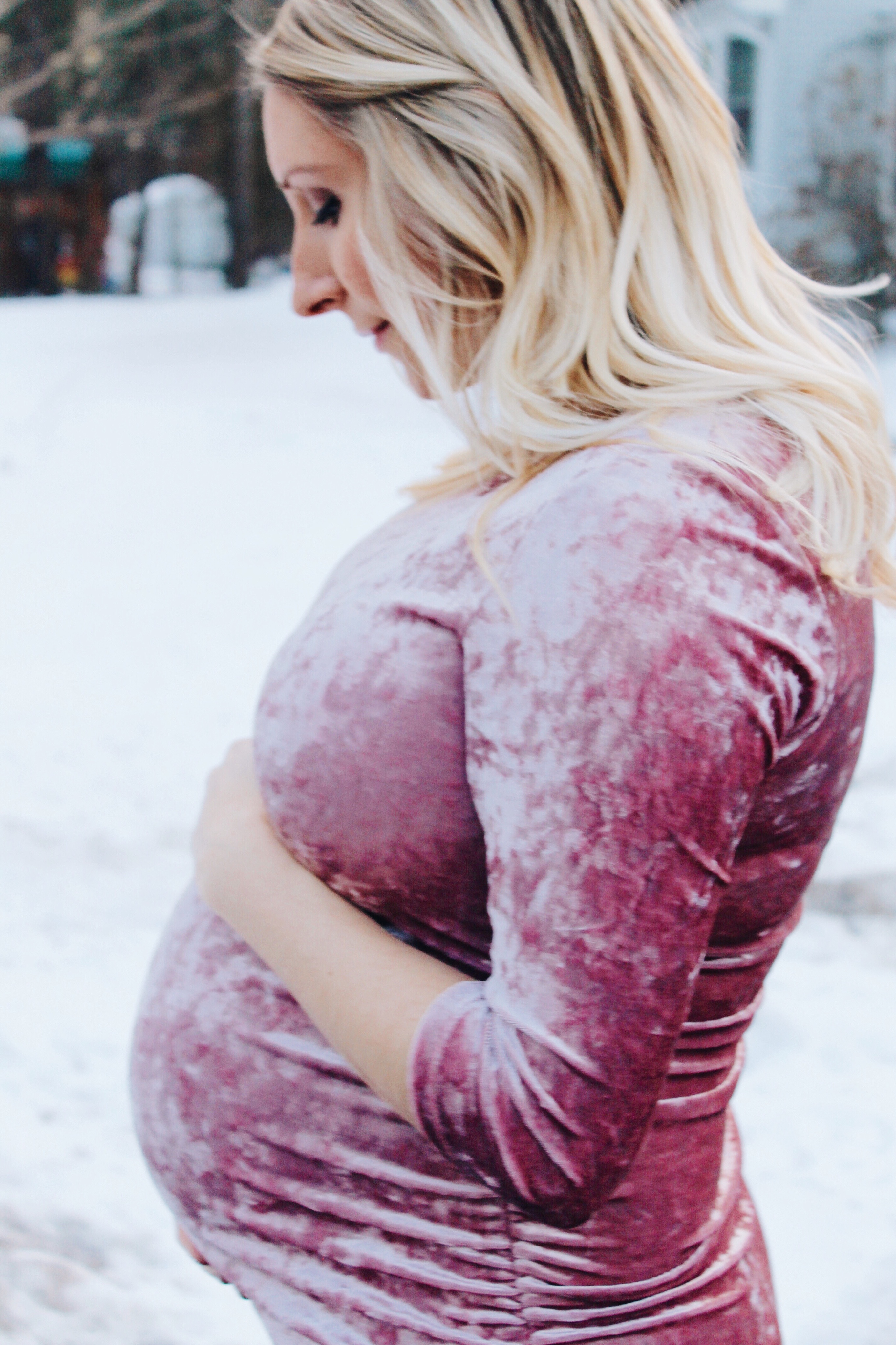 Pretty pink crushed velvet fitted maternity dress from Pink Blush is perfect to wear to your baby shower | Market Street Petite blog