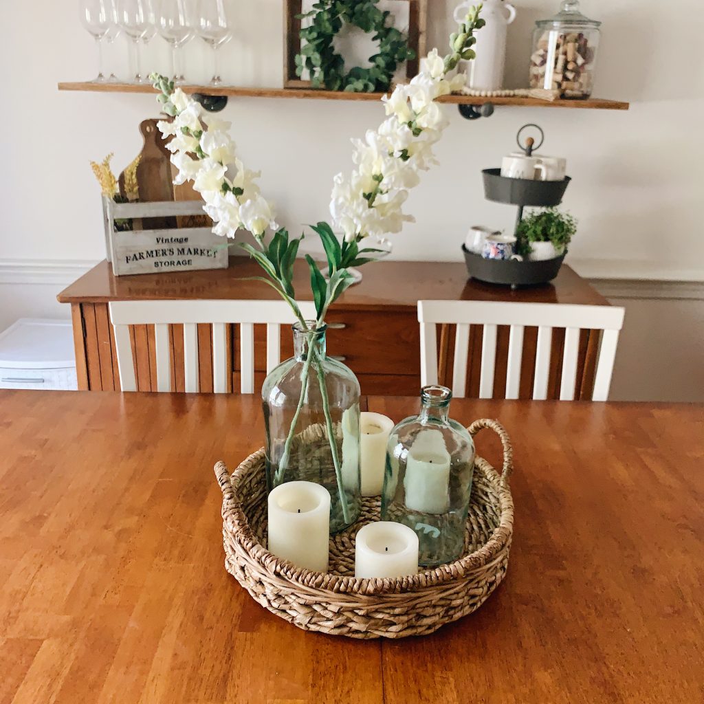 Coastal Farmhouse Table Centerpiece | Follow @ourlittlehomestyle on Instagram for more home decorating inspo!